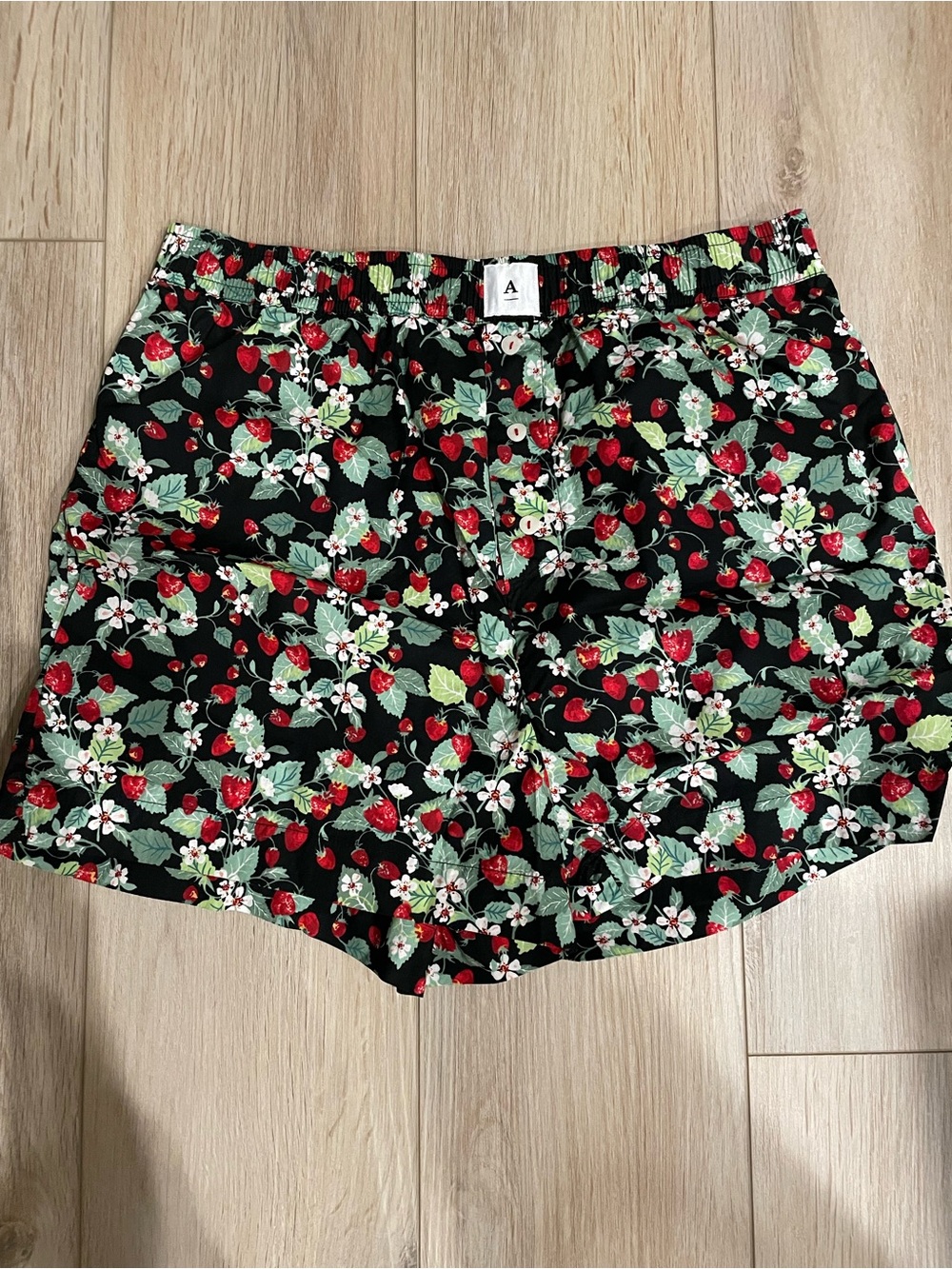 Women’s Anthropologie never worn Black Strawberry-Print Boxer Shorts size medium
